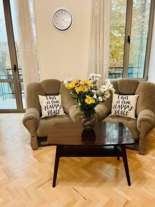 Spacious 2 Bedrooms In The Center Of Yerevan Exterior photo