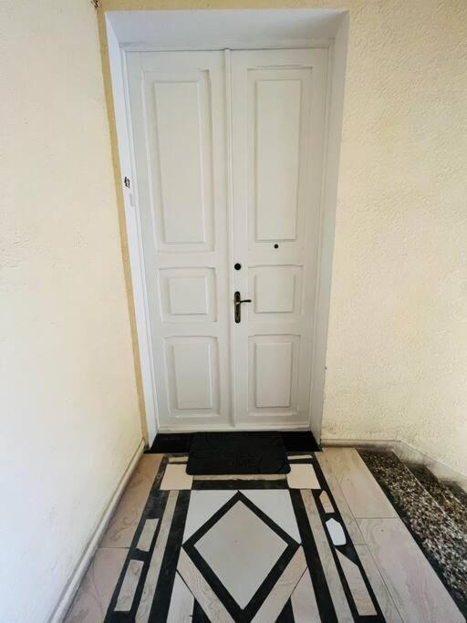 Spacious 2 Bedrooms In The Center Of Yerevan Exterior photo