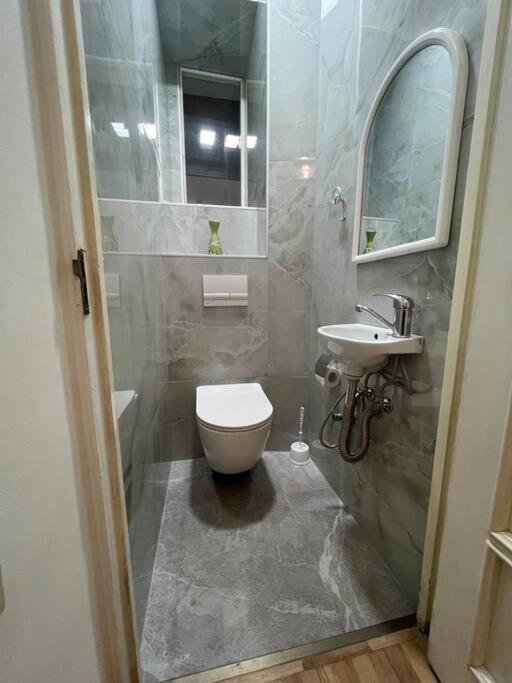 Spacious 2 Bedrooms In The Center Of Yerevan Exterior photo