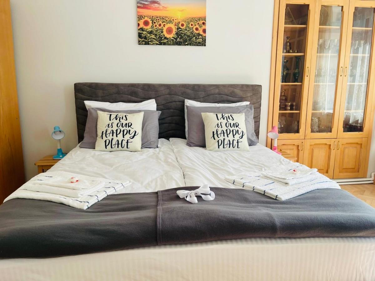 Spacious 2 Bedrooms In The Center Of Yerevan Exterior photo