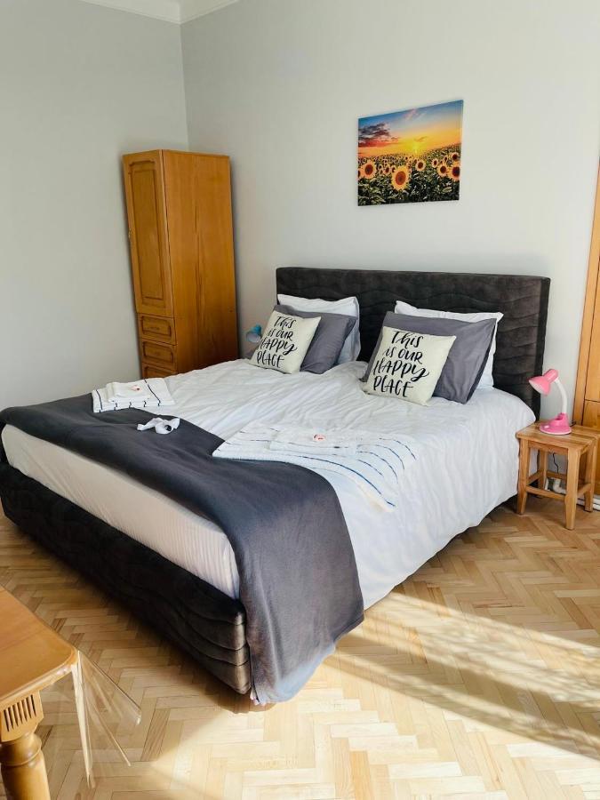 Spacious 2 Bedrooms In The Center Of Yerevan Exterior photo