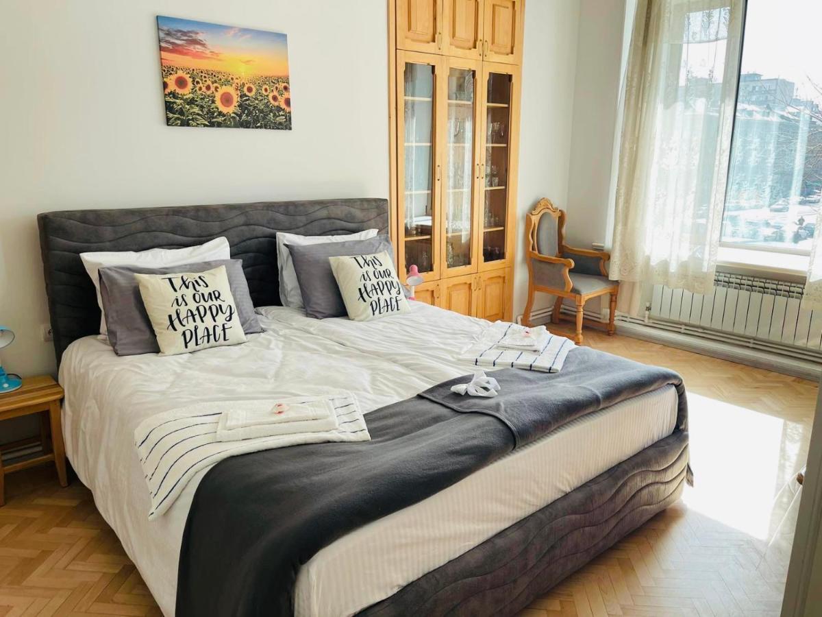 Spacious 2 Bedrooms In The Center Of Yerevan Exterior photo