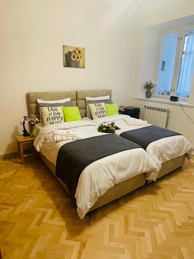 Spacious 2 Bedrooms In The Center Of Yerevan Exterior photo